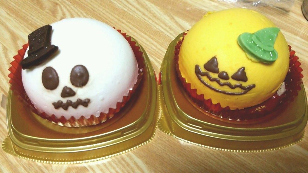 ハロウィンかぼちゃのムースケーキとハロウィンチーズムースケーキ（セブンイレブン）